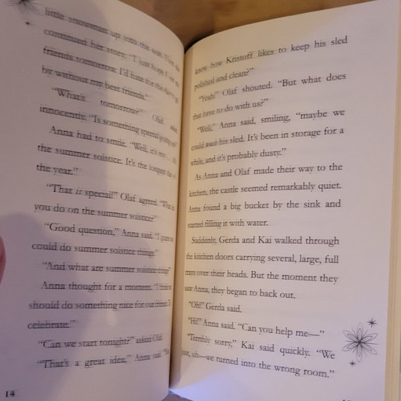 Disney Frozen Fever Hardcover book. The deluxe Novelization - Picture 7 of 10